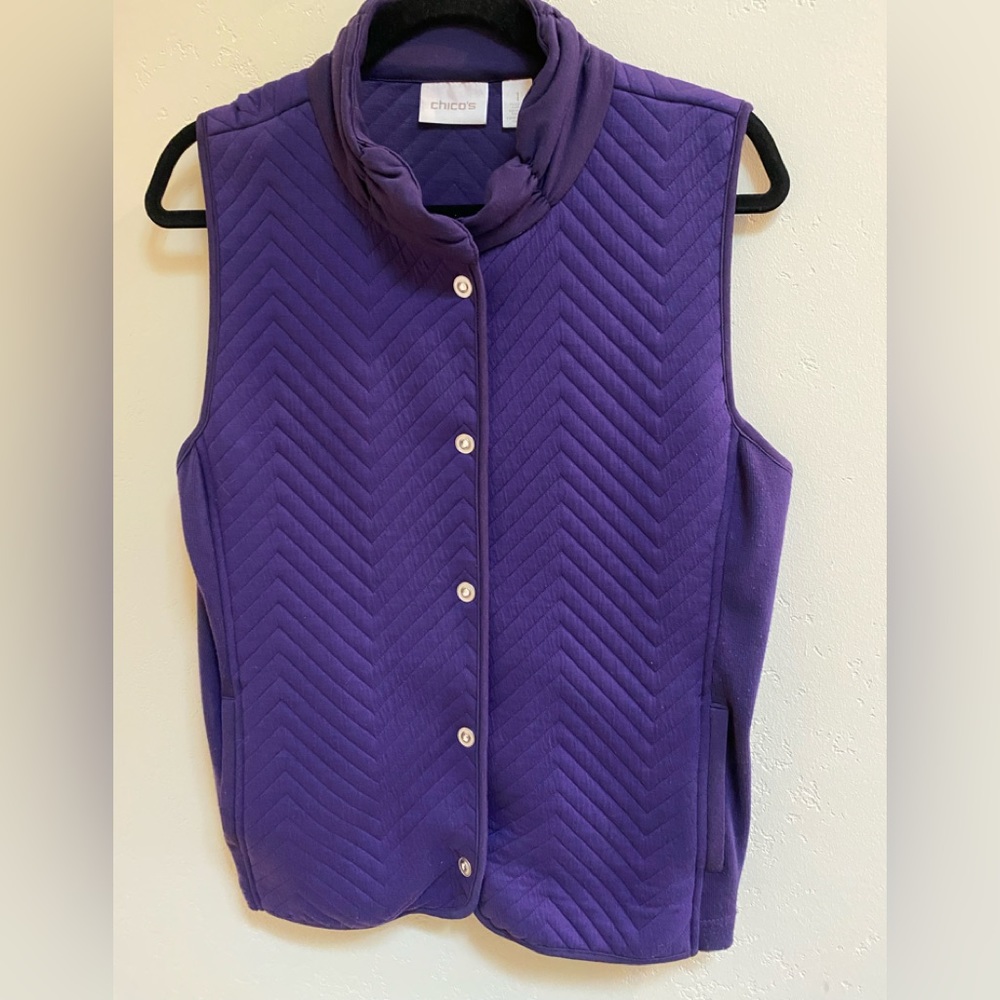 Chico’s purple quilted vest w pockets & snaps - size 8